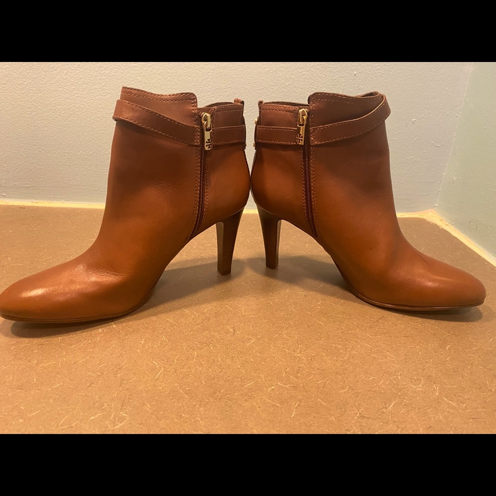 Tory Burch Logo Ankle boots, unboxed, great condition, size 11M
